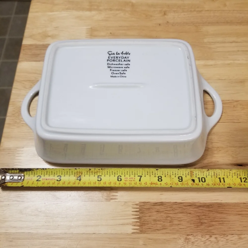 Sur la table baker with handle